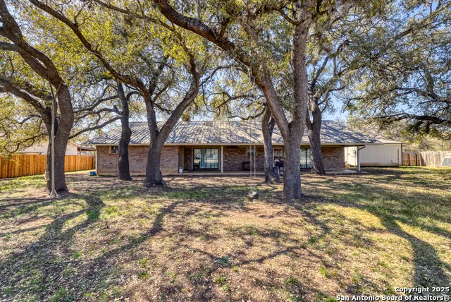 36 Pecan Dr Leakey, TX 78873